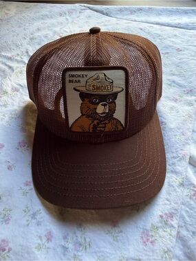 Smokey Bear Brown Mesh Trucker Hat – Classic Outdoor Patch Cap